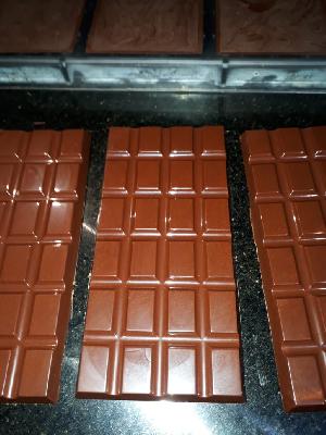 Deliciosas barras de chocolate oscuro Tusiara en tees porcentajes.